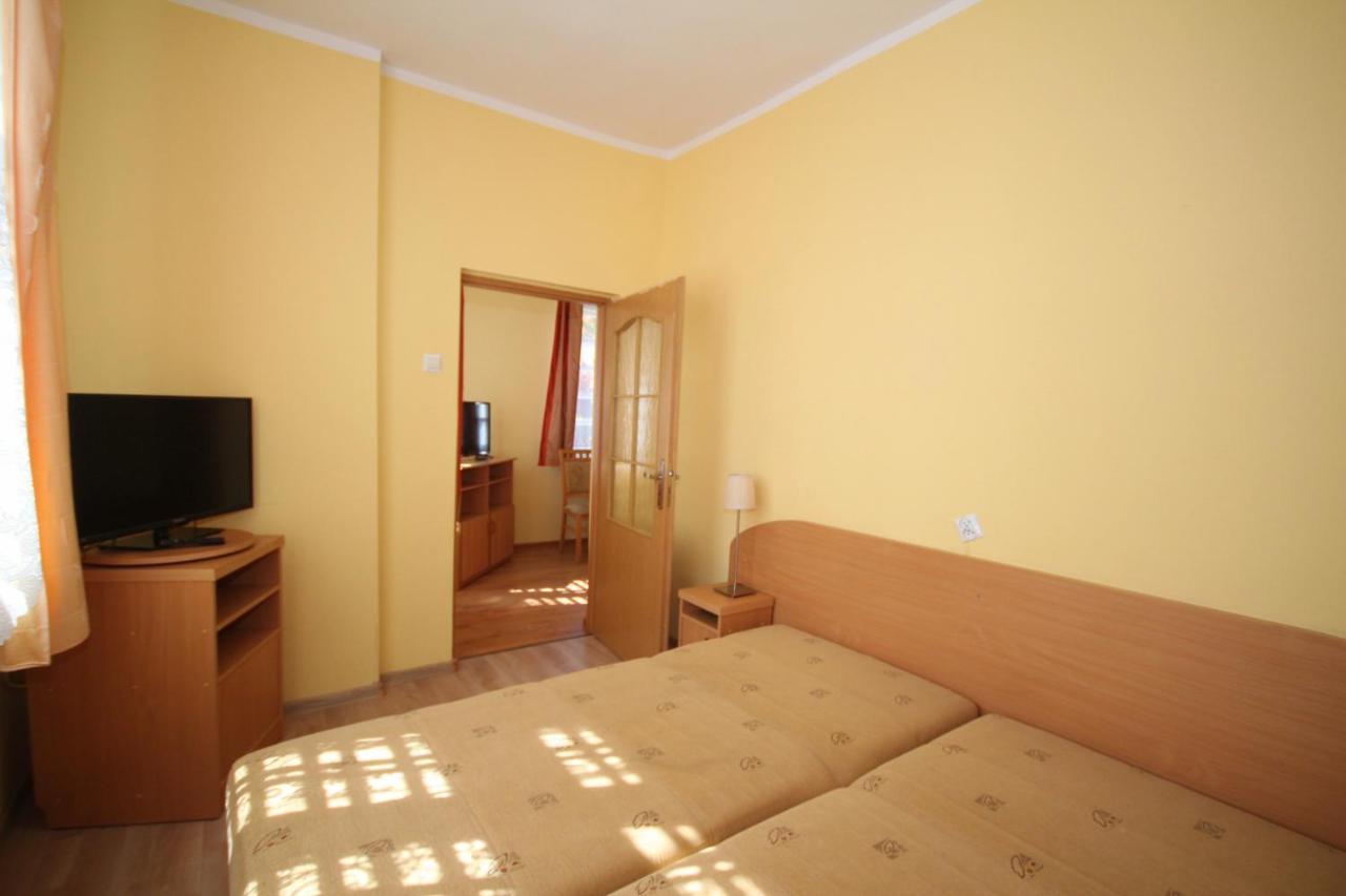 Gryf Pokoje Blisko Plazy Apartment Krynica Morska Exterior photo